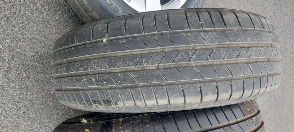 Продавам чисто нови джанти с гуми оригинални за Шкода
