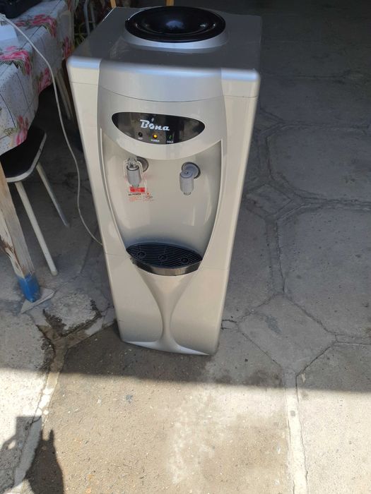 Продам диспенсер(кулер) для воды