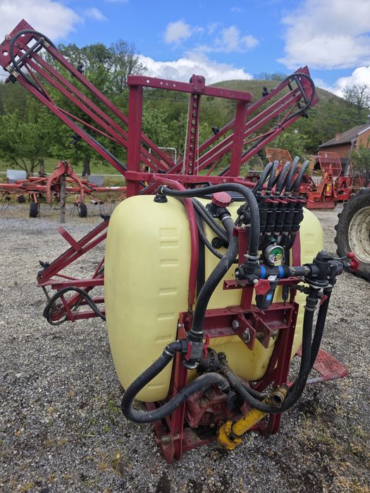 Bazin 600 litri cu instalatie erbicidat 12 metri HARDI originala de fabrica