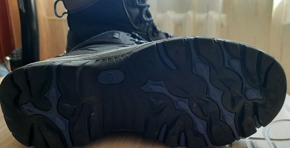 Продам ботинки осень -зима 38 размер