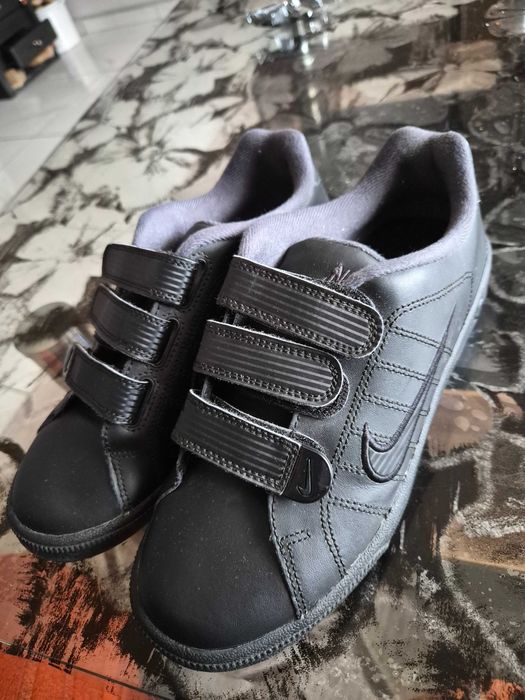 Във добро състояние почтни нови Nike маратонки