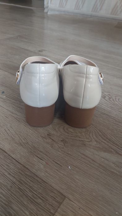 Продам туфли женские