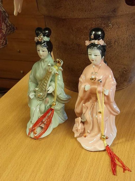 Продам  фарфоровые  статуэтки