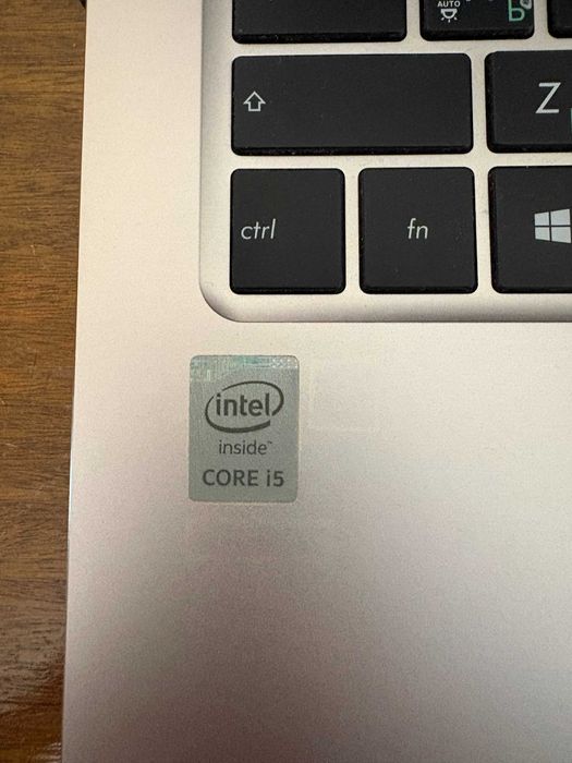 Лаптоп с зарядно "Asus"