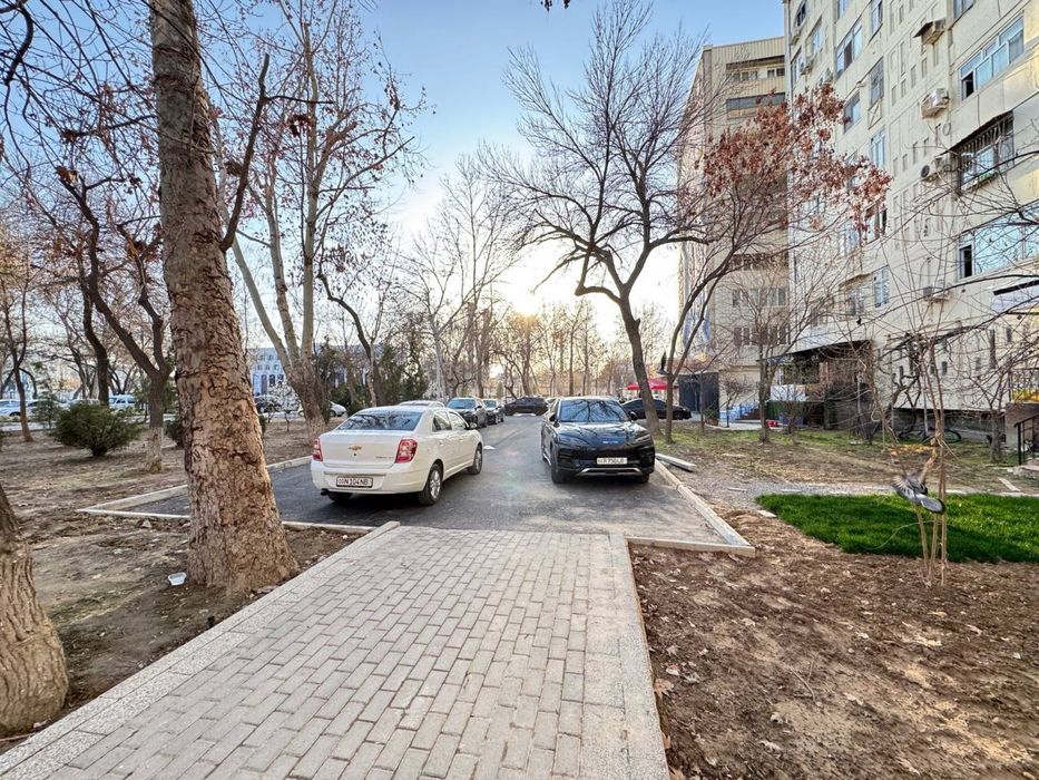 Яккасарай | Аэропорт - Продается нежилое помещение вдоль дороги 90м2
