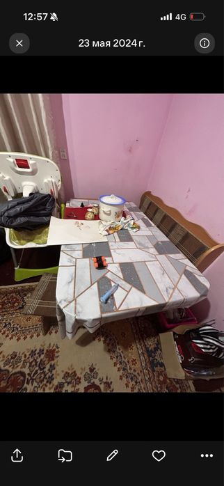 Стол, кухонный уголок и стулья