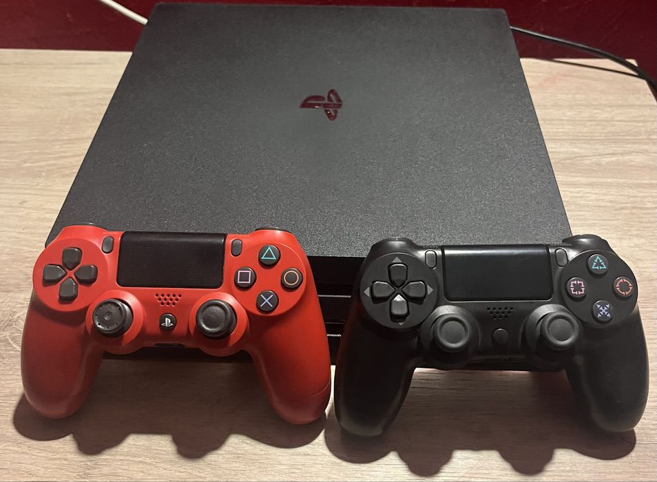 PS4 Pro 1TB – Stare impecabilă, 2 controllere incluse, 900 lei negociabil!