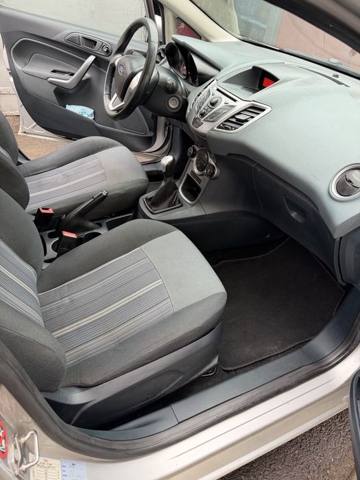 Ford Fiesta 2009, benzina