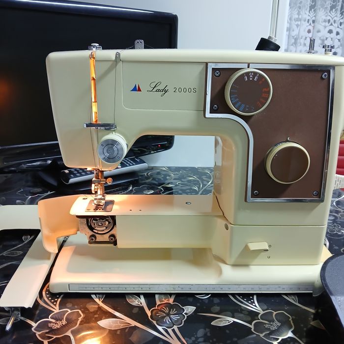 Masina de cusut LADY  cu graifar industrial, butoniera automata