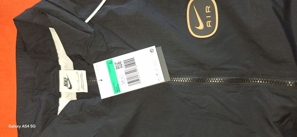 „Чисто нов спортен комплект Nike
