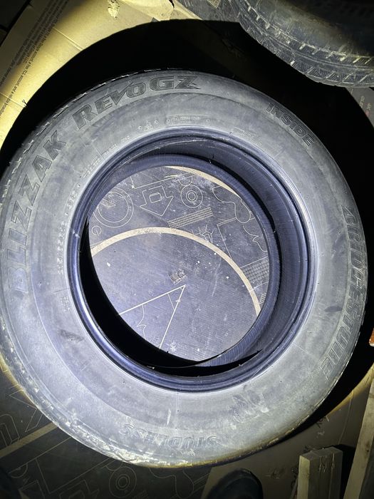 Продам зимнюю резину Bridgestone R16