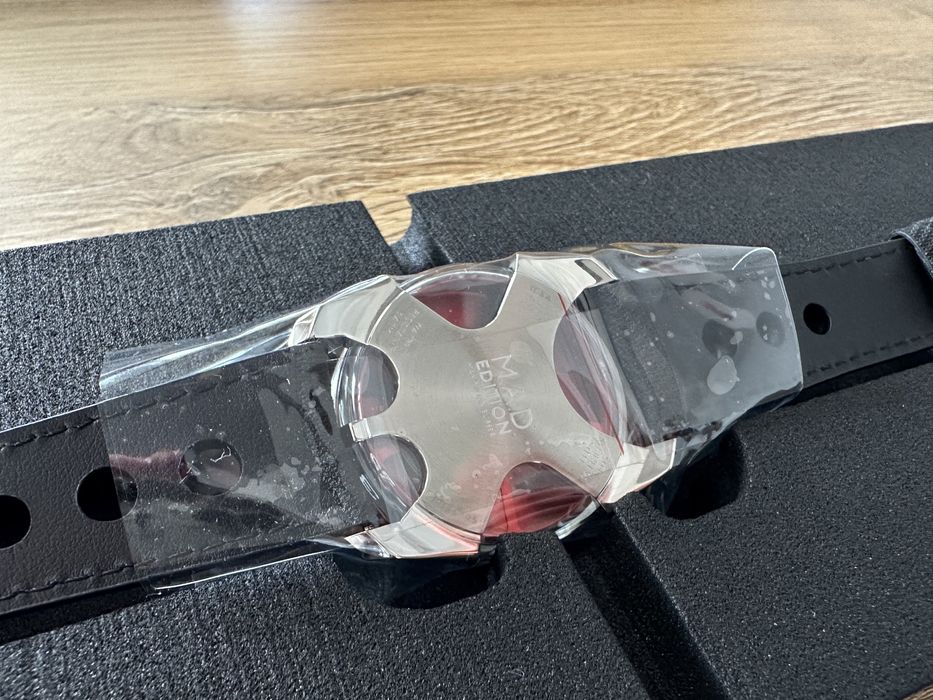 Mad Edition red часовник