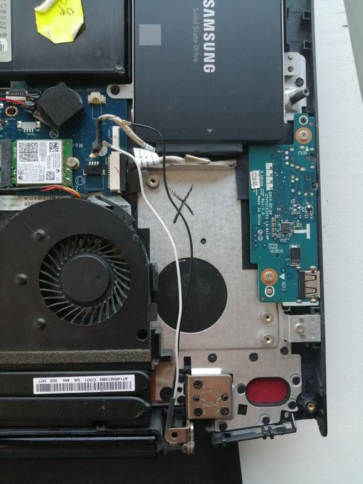 Reparații laptop, curatare, schimbat pasta termoconductoare,