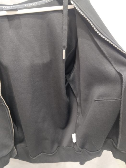 Чёрная худи на молнии с капюшоном