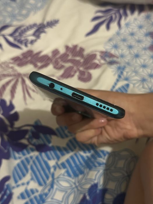 Продам хуавей телефон