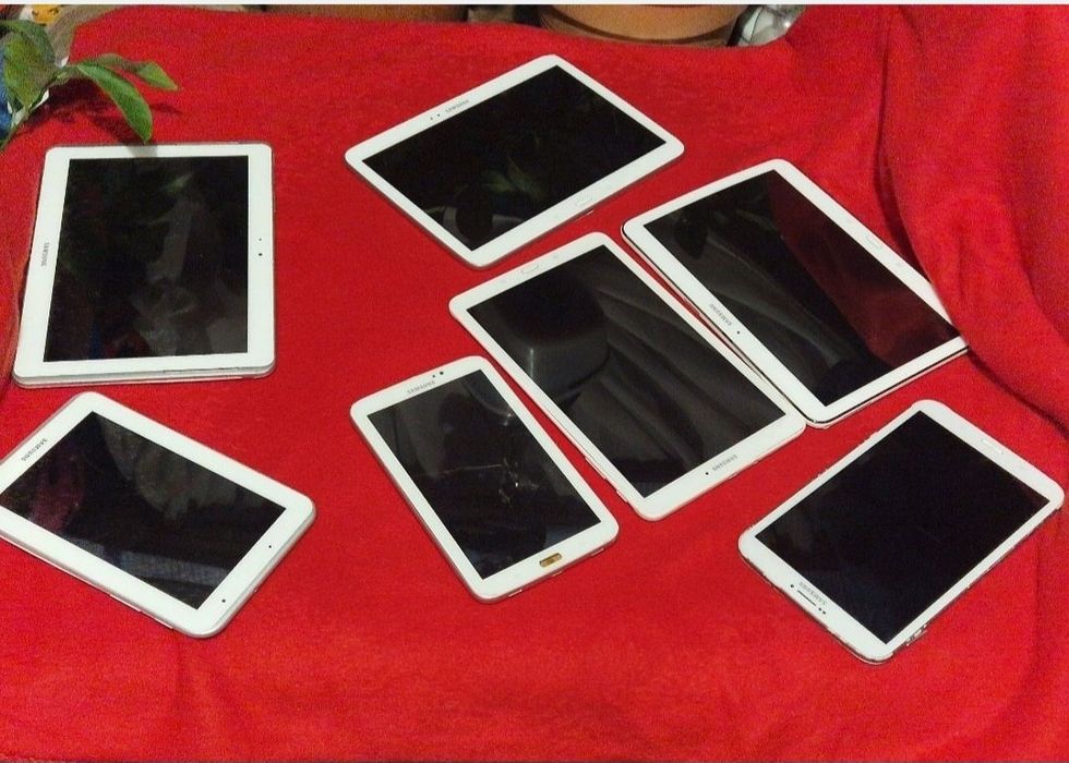 Tableta Samsung pentru colecție sau piese.  Pret/ bucata