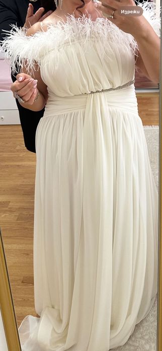 Продавам рокля обличана за няколко часа