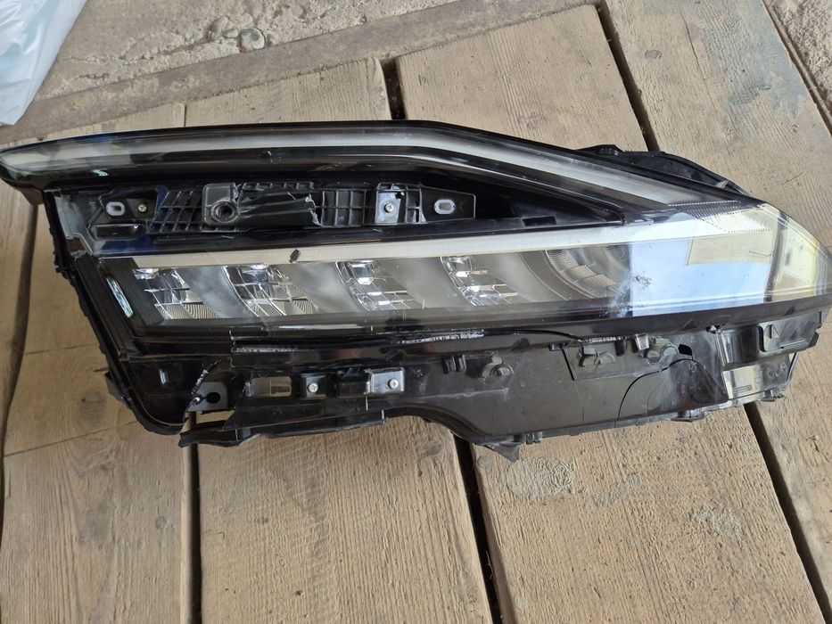 Vând  far Nissan Qashqai  an 2024.