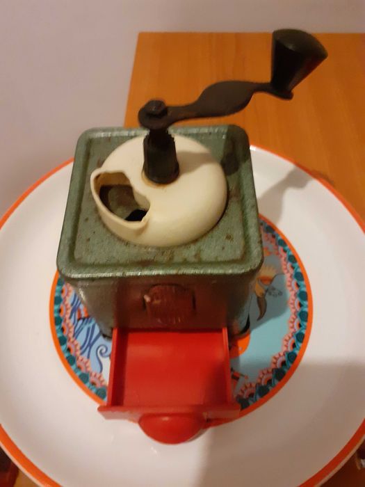 Rasnita romaneasca Resita vintage