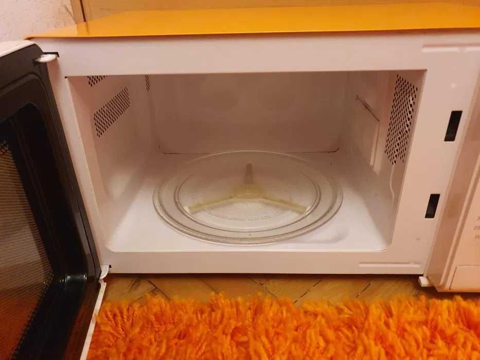 Cuptor cu microunde