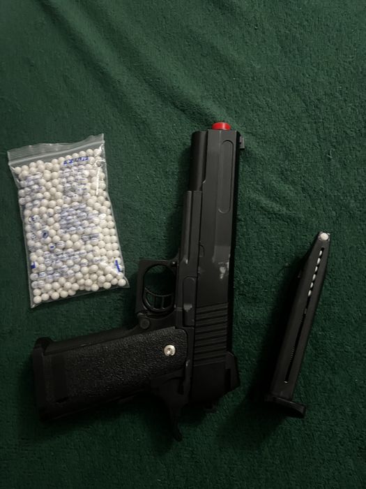Pistol airsoft cu arc modificat
