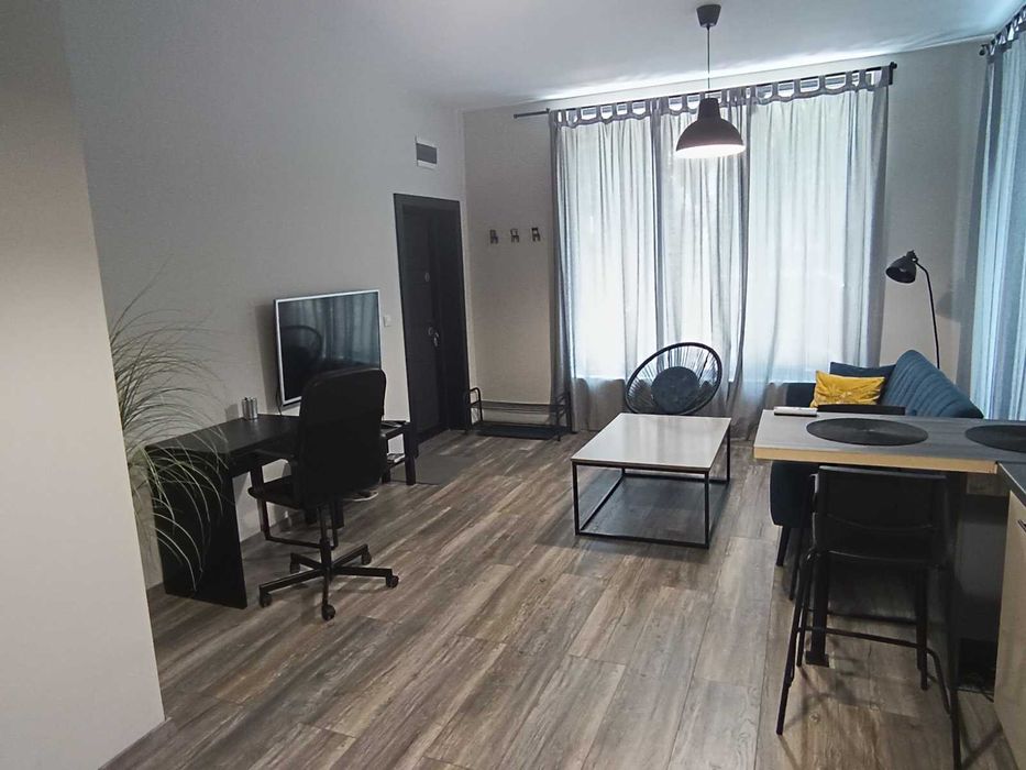 Дава се под наем Двустаен апартамент в Варна, Център - 55 кв.м за 408 € - Снимка #1