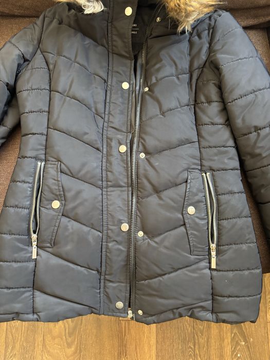 Дамако яке- размер 38. Обличано веднъж. Без никакви забележки.