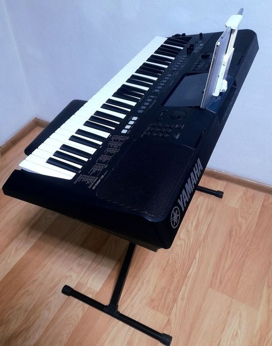 Vând sau schimb orgă Yamaha psr e 463 ful style românești  toate genurile