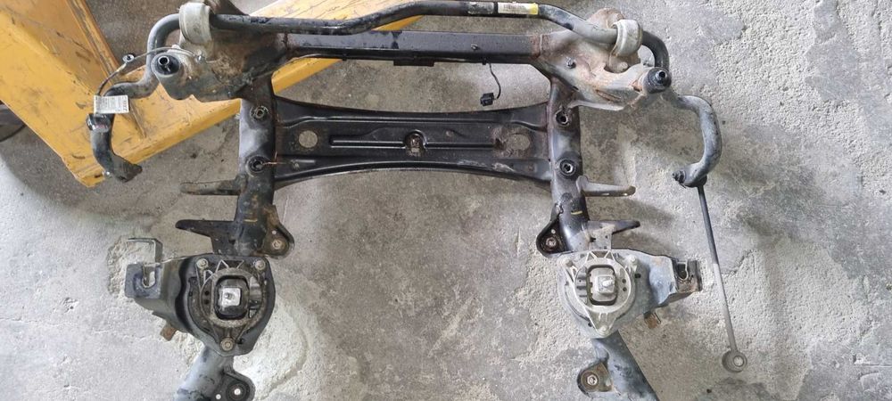 Jug punte fata cadru motor BMW X3 X4 F25 F26 cod 6787915 xdrive