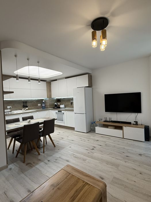 Продава се Тристаен апартамент в Варна, Бриз - 100 кв.м за 15 €/кв.м - Снимка #2