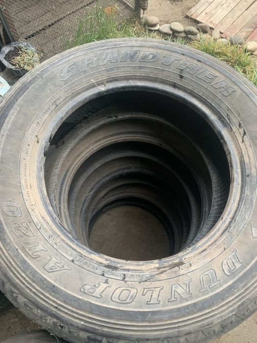 Продам 2 комплекта резины r17