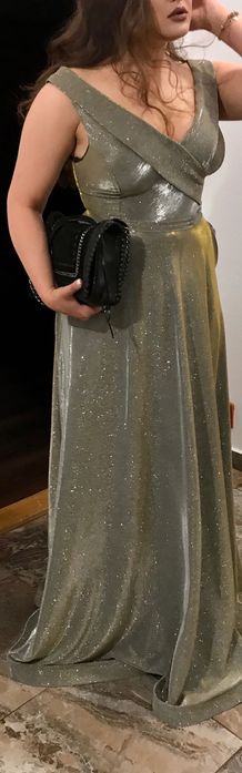 Vând rochie lunga. elegantă , purtată o singura data!