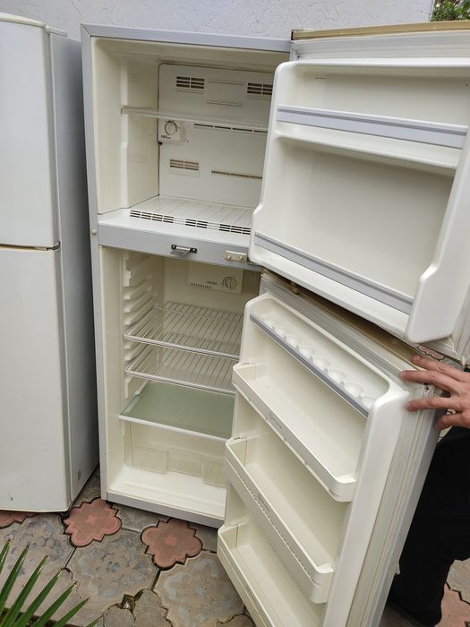 Продаются 2 холодильника LG и DEU