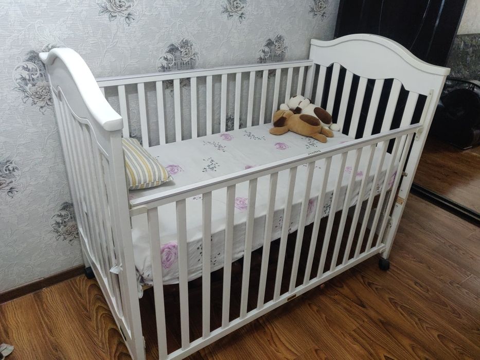 Продается детская кроватка chico с новым ортопедическим матрасом