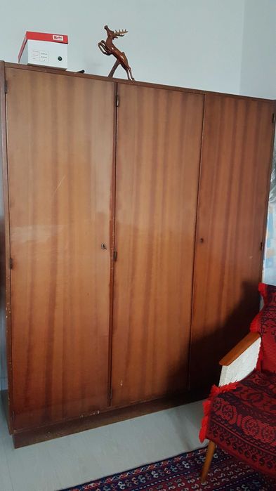 Продам сервант комплект