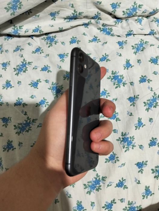 Продам 11 айфон в