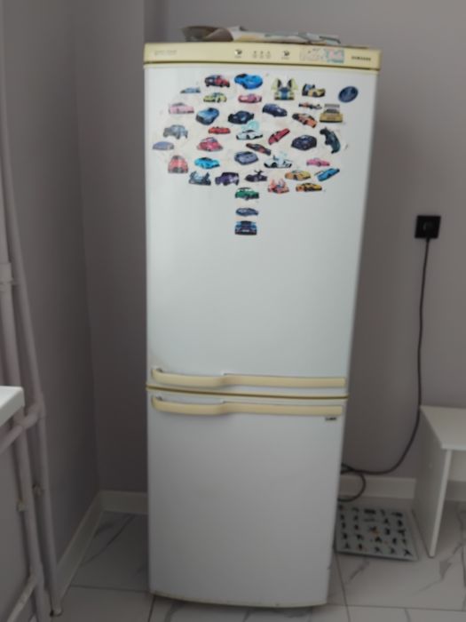 Холодильник срочно продам