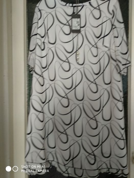 Платье новое,красивое.