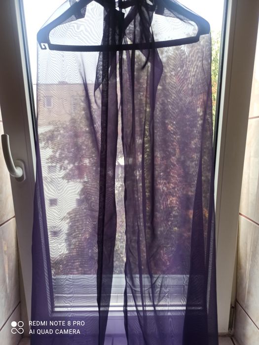 Perdele de culoare mov sint 4 buc.a cite 20 lei buc