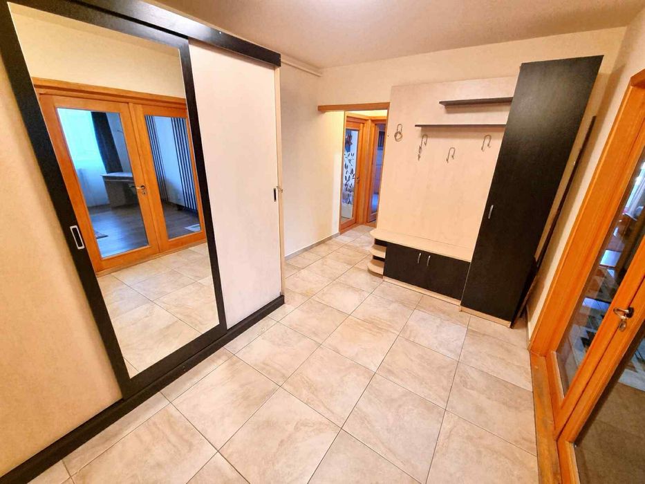 Apartament de închiriat, 3 camere, Canta