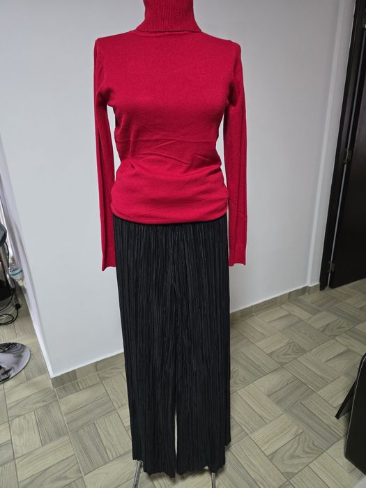 Pantaloni largi din vascoza plisati, cu banda elastica lata în talie