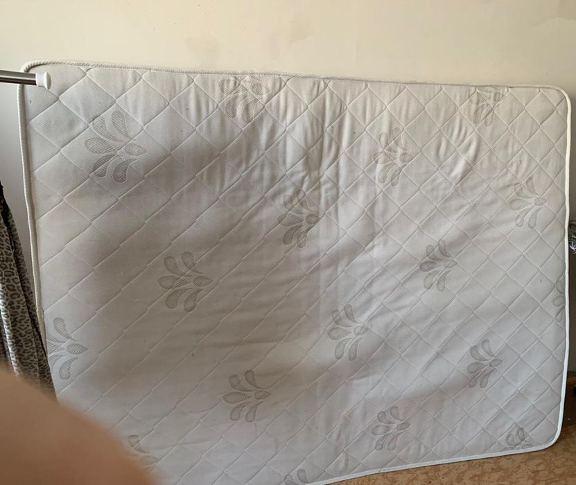 Двери диаметр 60,матрац, шифанер