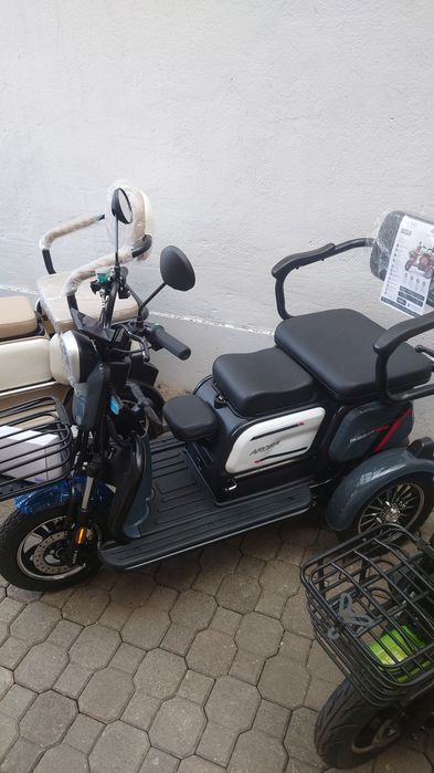 Tricicluri și scutere electrice