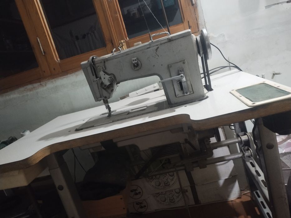 Швейная машинка хорошего состояния.