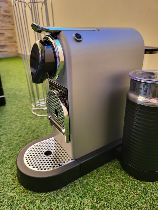 Еспресо кафемашина с капсули Krups Nespresso Citiz&Milk с аерочино и подарък