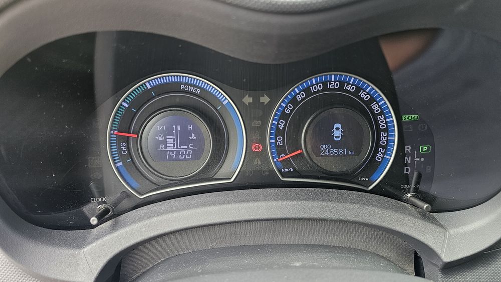 Toyota Auris Hybrid 2012