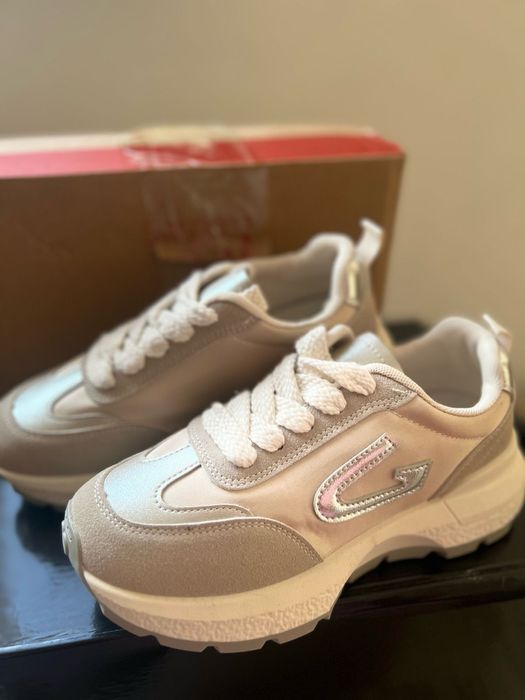 Детский  и взрослый  кроссовки