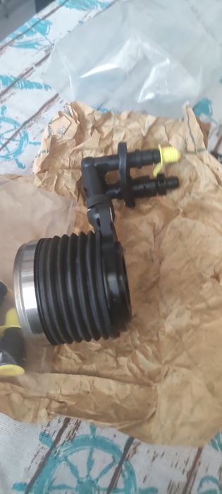 Продавам лагер помпа за съединител Киа спортидж 2