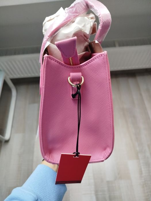 Vand geanta Valentino, noua, identica cu cea din poze