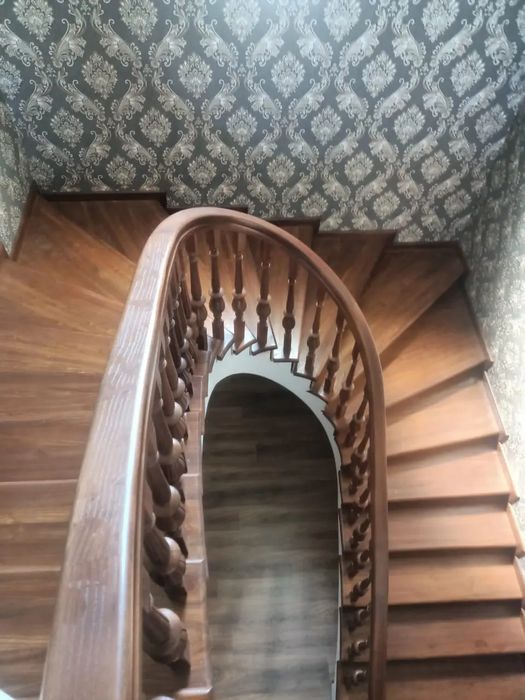 Изготовление лестниц и дверей